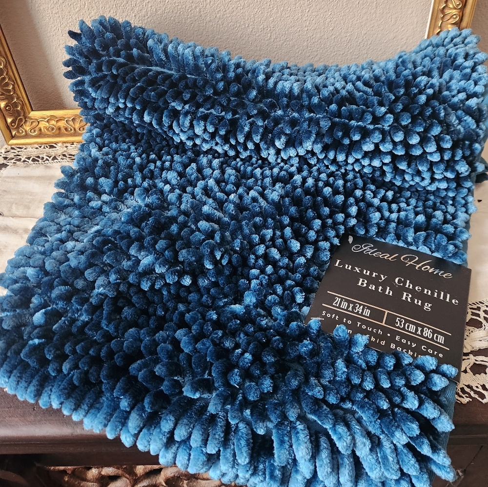 🆕️Chenille Bath Rug - Picture 2 of 9
